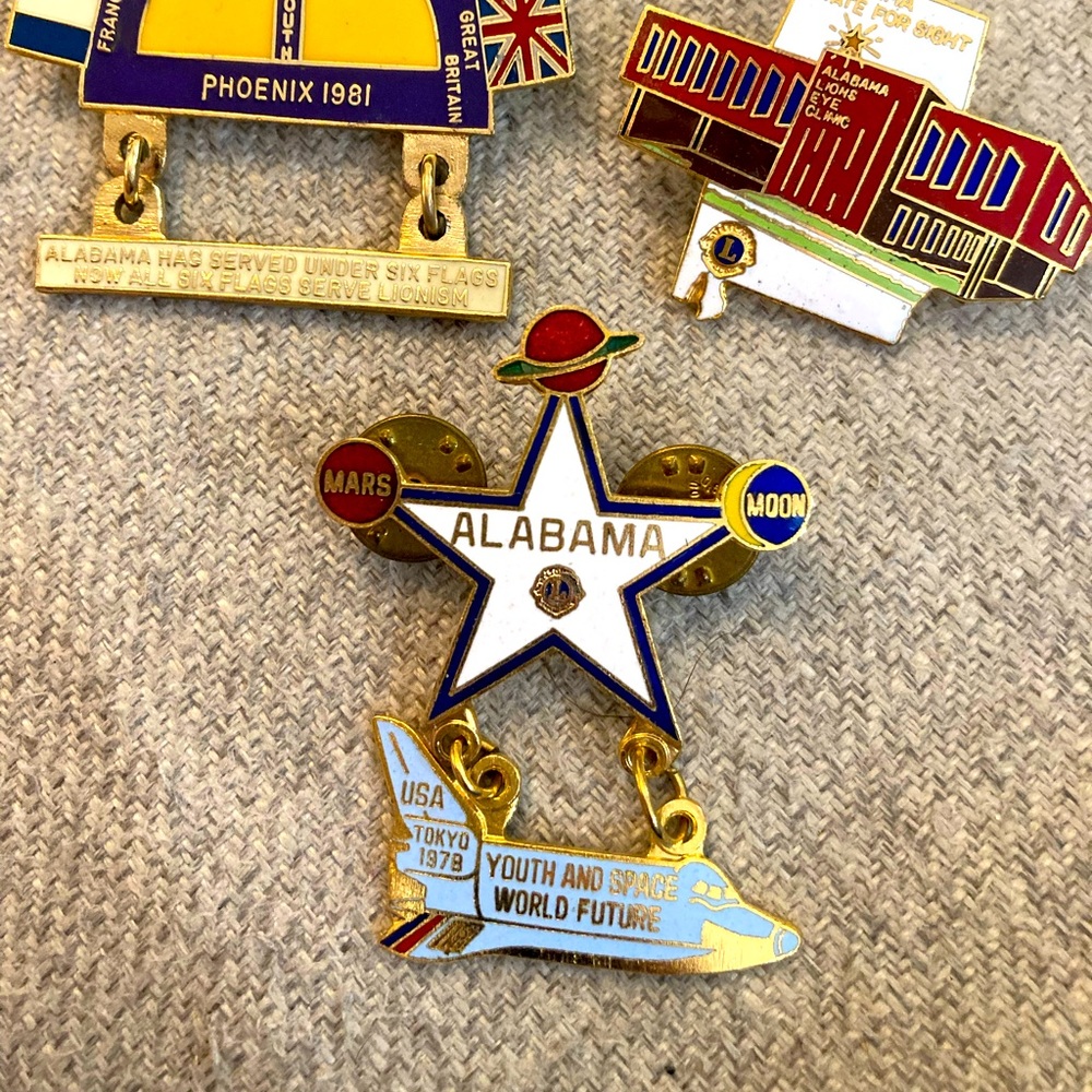 Alabama mars moon nasa space center Lions club pin Tokyo 1978. Only one left